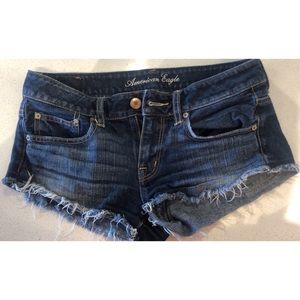 Mid-waist American Eagle shorts